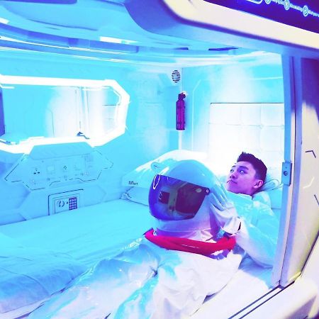 Met A Space Pod @ Boat Quay Singapura Exterior foto