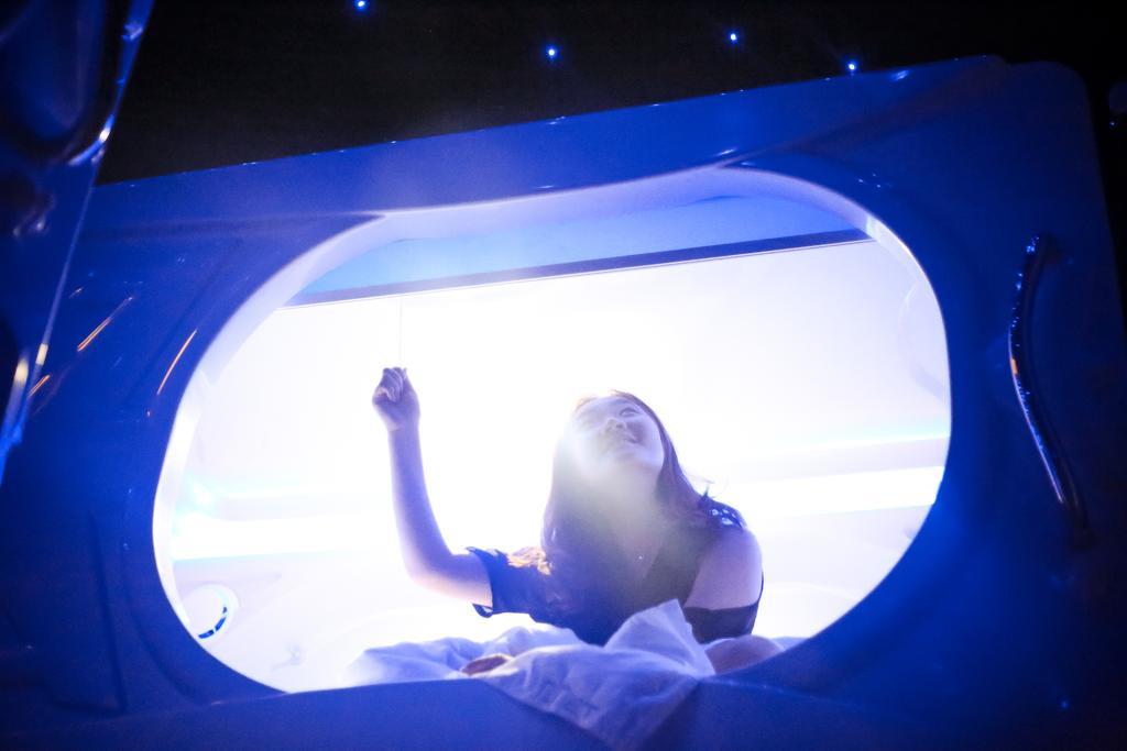 Met A Space Pod @ Boat Quay Singapura Exterior foto