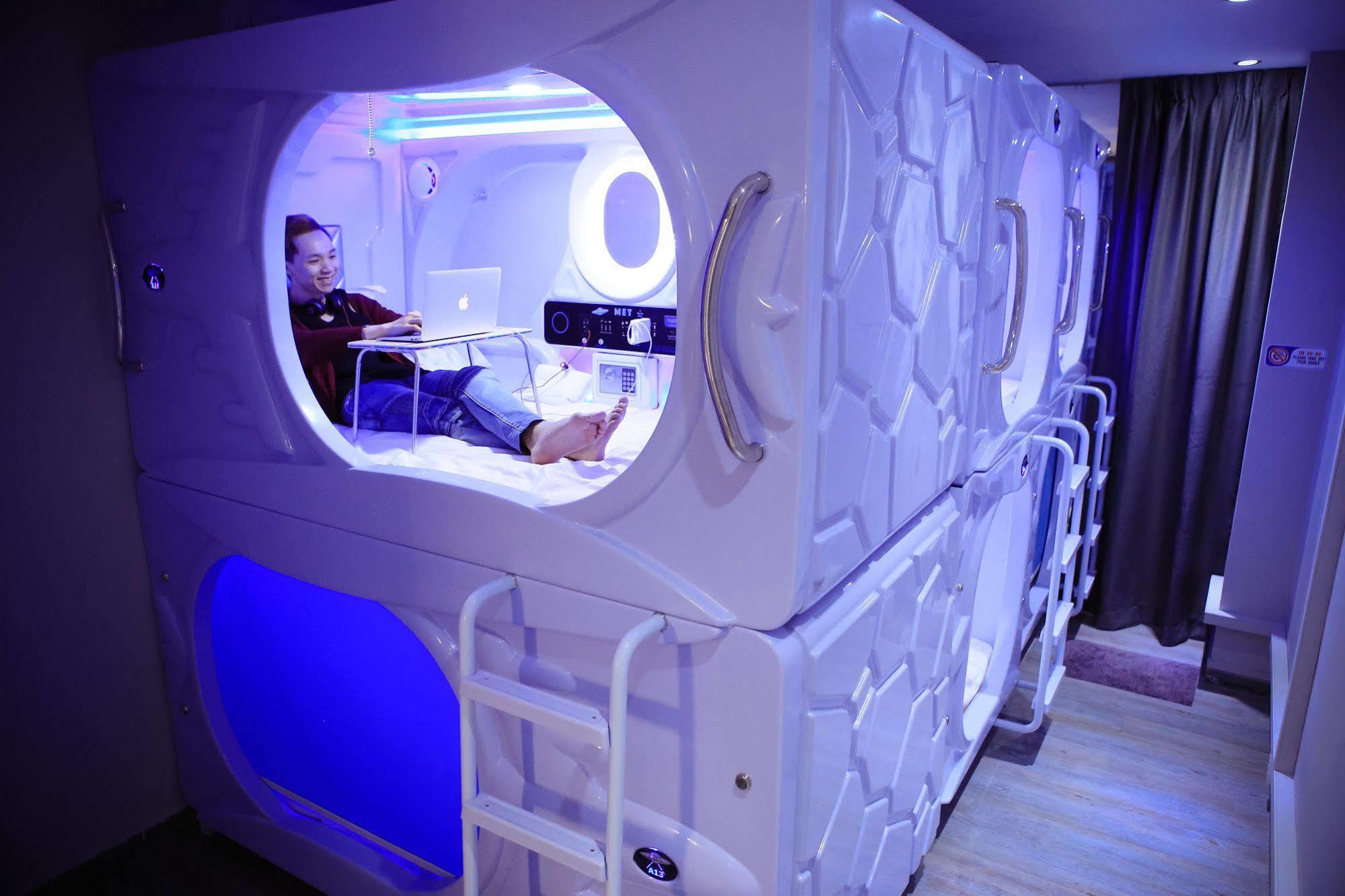 Met A Space Pod @ Boat Quay Singapura Exterior foto