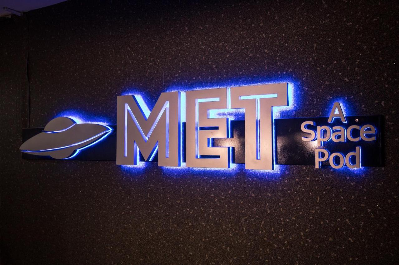 Met A Space Pod @ Boat Quay Singapura Exterior foto