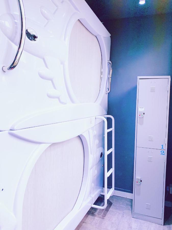 Met A Space Pod @ Boat Quay Singapura Exterior foto