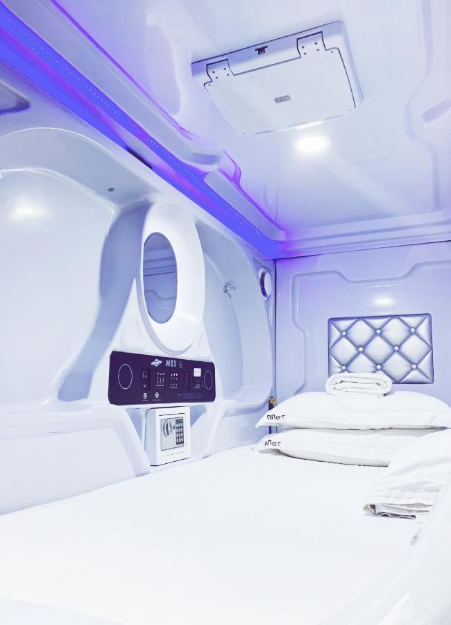 Met A Space Pod @ Boat Quay Singapura Exterior foto