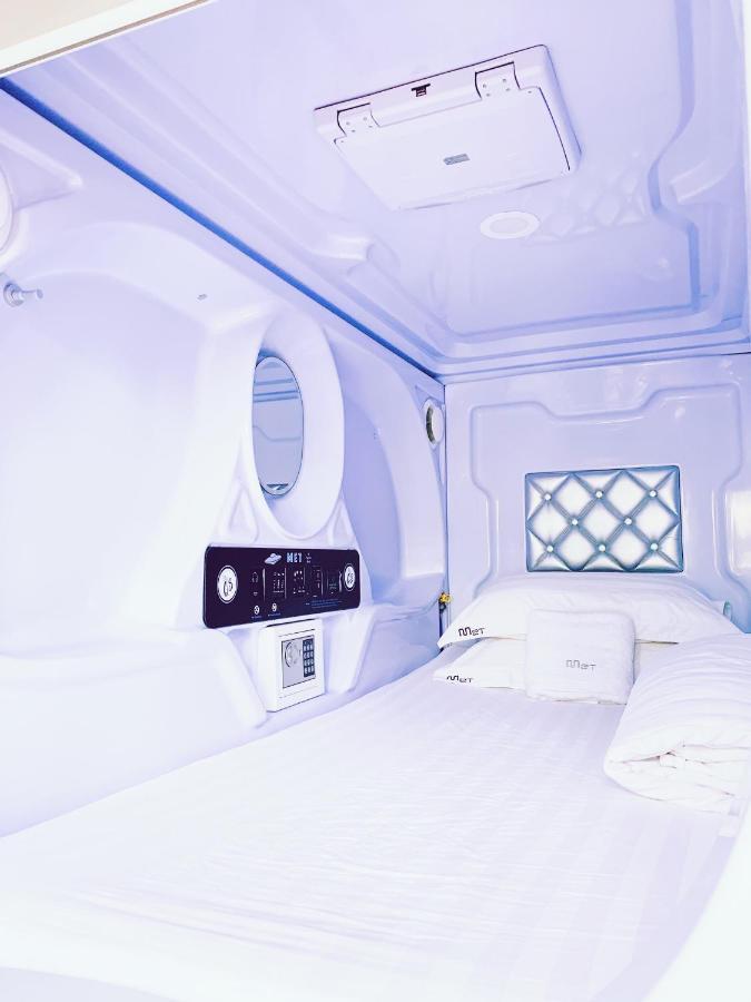 Met A Space Pod @ Boat Quay Singapura Exterior foto