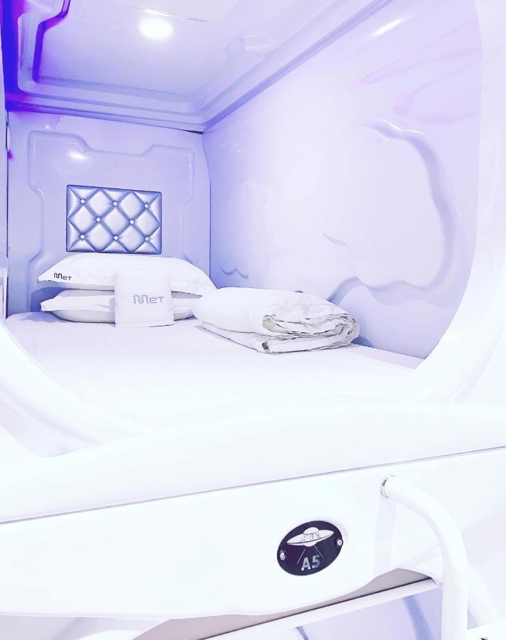 Met A Space Pod @ Boat Quay Singapura Exterior foto