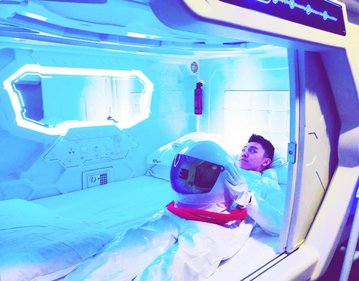 Met A Space Pod @ Boat Quay Singapura Exterior foto