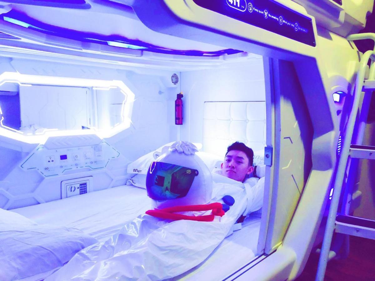 Met A Space Pod @ Boat Quay Singapura Exterior foto